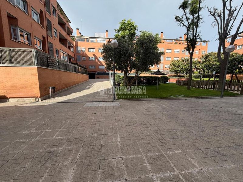 Foto a6e4470d-65c1-4cd8-a981-84d8b9a4a27f. Pis amb aparcament a Canillejas Madrid