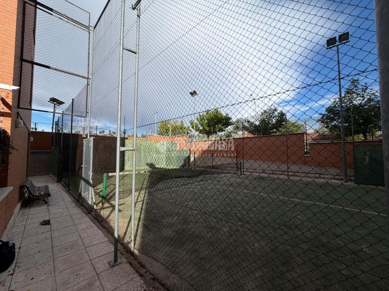 Foto bdef7ac9-9645-4727-8bb0-c6422a9cb34d. Pis amb aparcament a Canillejas Madrid