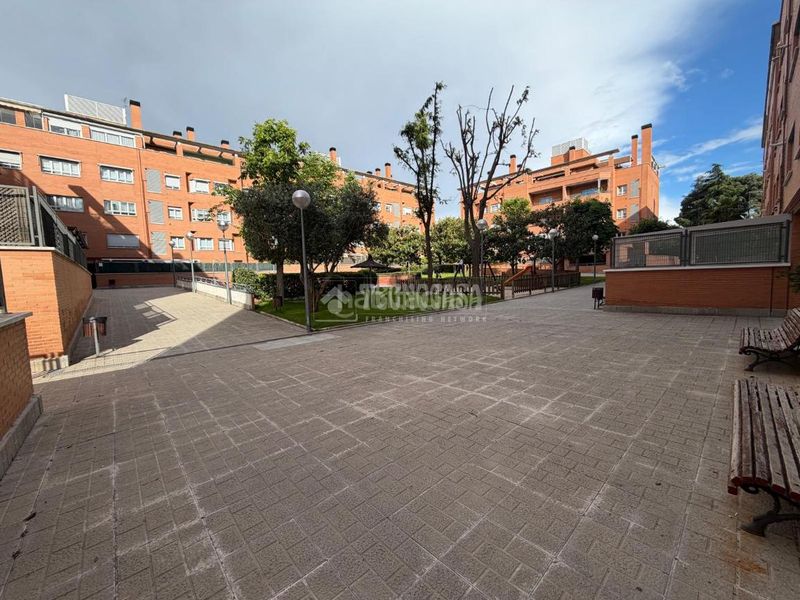 Foto df2c4d93-d1b5-4172-9808-7894fed33d8a. Pis amb aparcament a Canillejas Madrid
