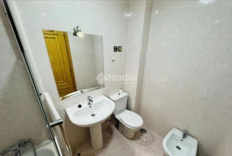 Foto 8f4c888b-84b6-4c42-8a78-a5555f9af863. Edificio in Canillejas Madrid