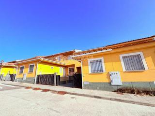 Maison jumelée à Velada. Casa en venta en velada