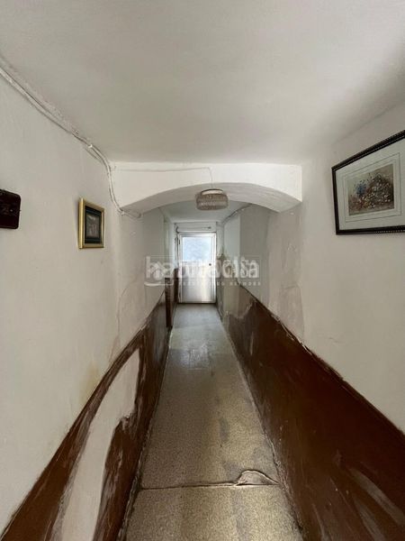 Foto b8696178-bfd4-44ea-8799-e90857300655. Casa aparellada a Torrico