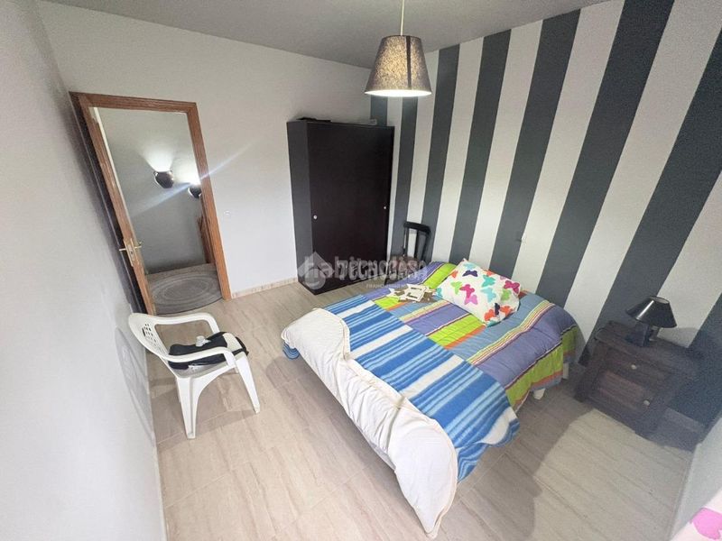 Foto 54ec43b1-9c00-4702-9782-6509f0b4a297. Casa aparellada amb calefacció aparcament a Velada