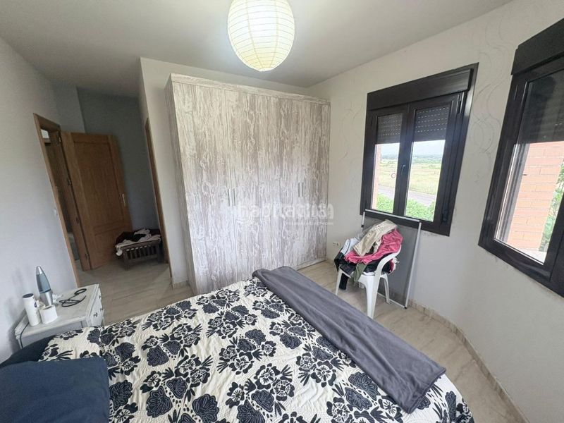 Foto 59d8d44e-a992-4452-be91-ee50513b070e. Casa aparellada amb calefacció aparcament a Velada