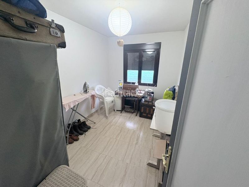 Foto 67eb6b91-0922-46ce-8d5e-34f9cd7e1147. Casa aparellada amb calefacció aparcament a Velada