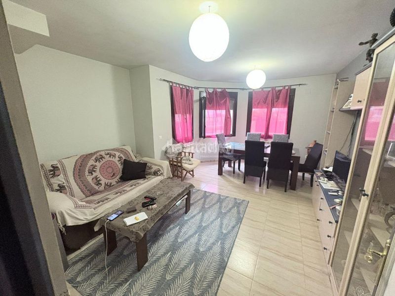 Foto 947be022-66b9-49e6-a132-ce06aa7da6c2. Casa aparellada amb calefacció aparcament a Velada