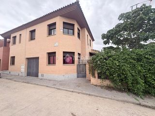 Doppelhaus in Velada. Casa en venta en velada