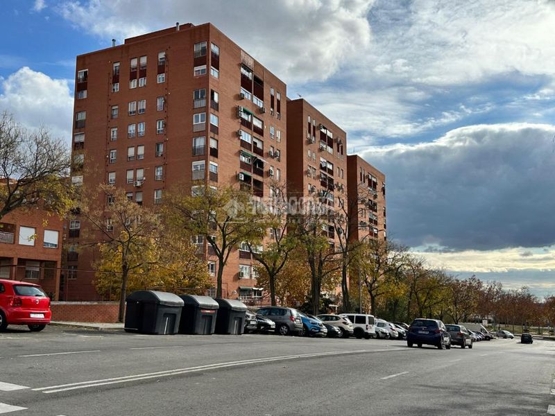 Foto f3bbf3ec-7cfc-47f9-8192-e1d53382b77c. Piso  en venta en Palomeras Sureste Madrid