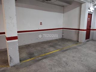 Parking voiture dans La Font den Fargues. Boxplaza de garaje en venta en barcelona