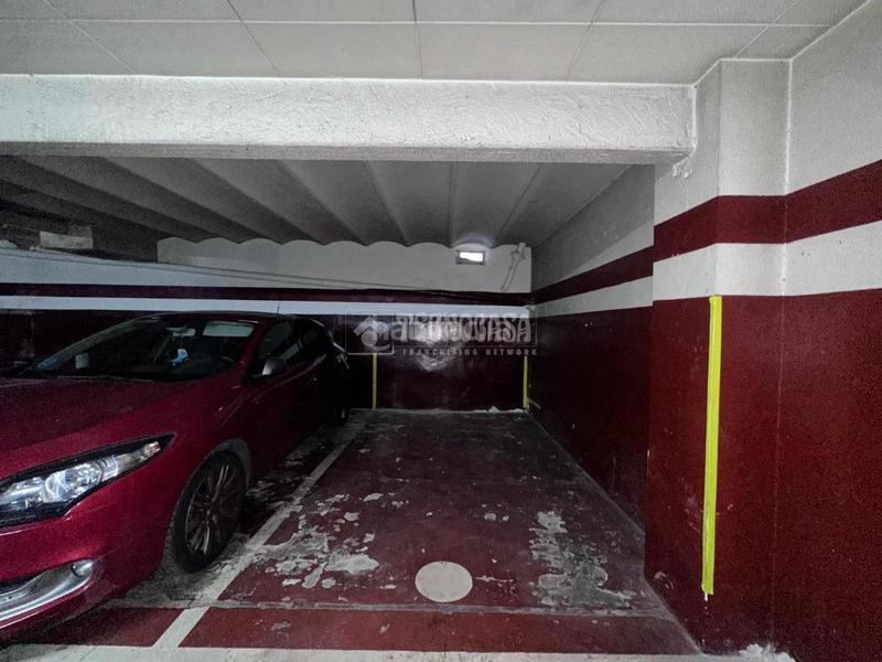 Foto 620e82cb-5702-4fef-8d9b-8596d62e4892. Parking coche boxplaza de garaje en venta en Guinardó Barcelona