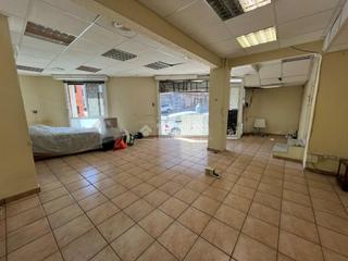 Local commercial dans Guinard. Local comercial en venta en barcelona