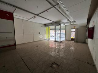 Local commercial dans Guinard. Local comercial en venta en barcelona