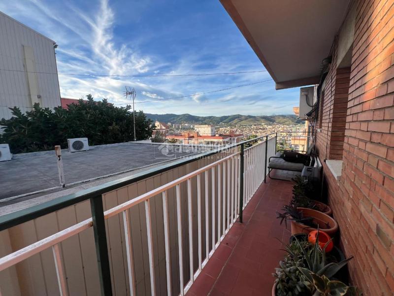 Foto e0f252a8-0b50-4531-8519-271b8e855743. Etagenwohnung in La Font d´en Fargues Barcelona