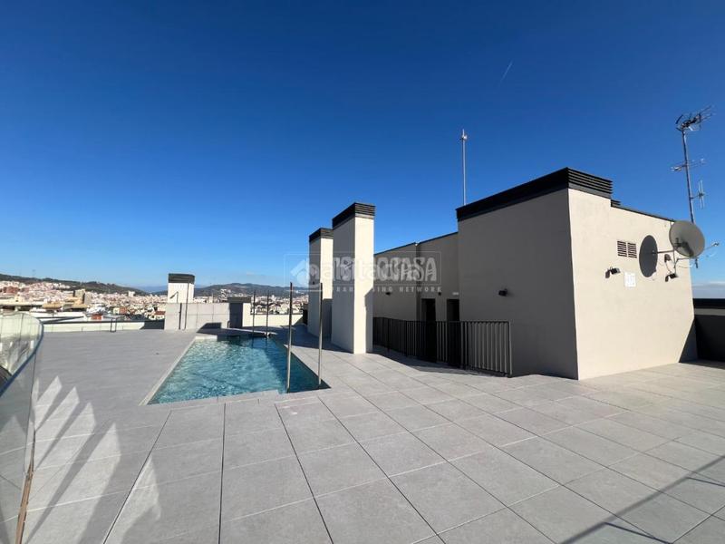 Foto dd86546e-e0a8-41e2-a6e6-6e4f8c1b8069. Lloguer pis amb calefacció piscina a Guinardó Barcelona