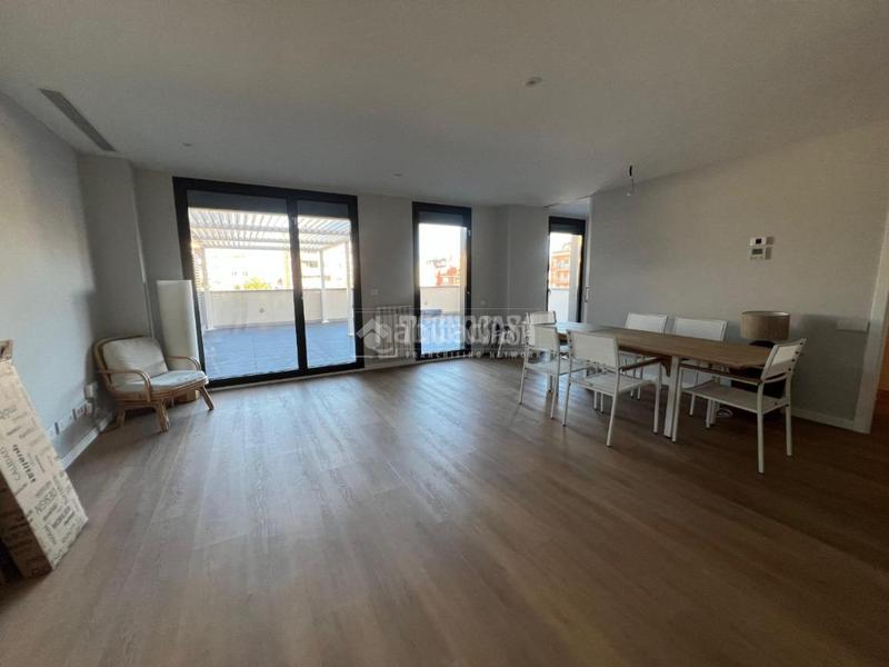 Foto 64cba817-91b7-48e7-a6ae-1292a6d0f09b. Miete etagenwohnung mit heizung pool in Guinardó Barcelona