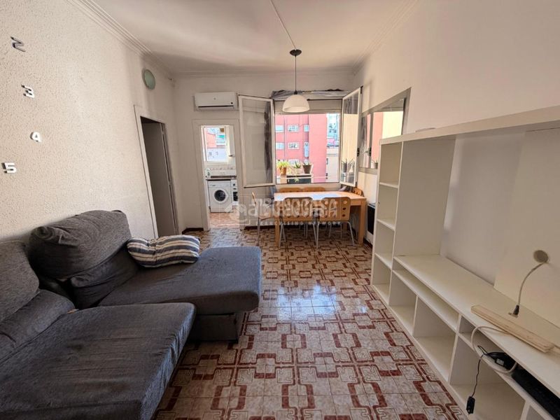 Foto 65d1f050-52e2-47f3-b157-e7a0b21e4c0a. Pis a Guinardó Barcelona