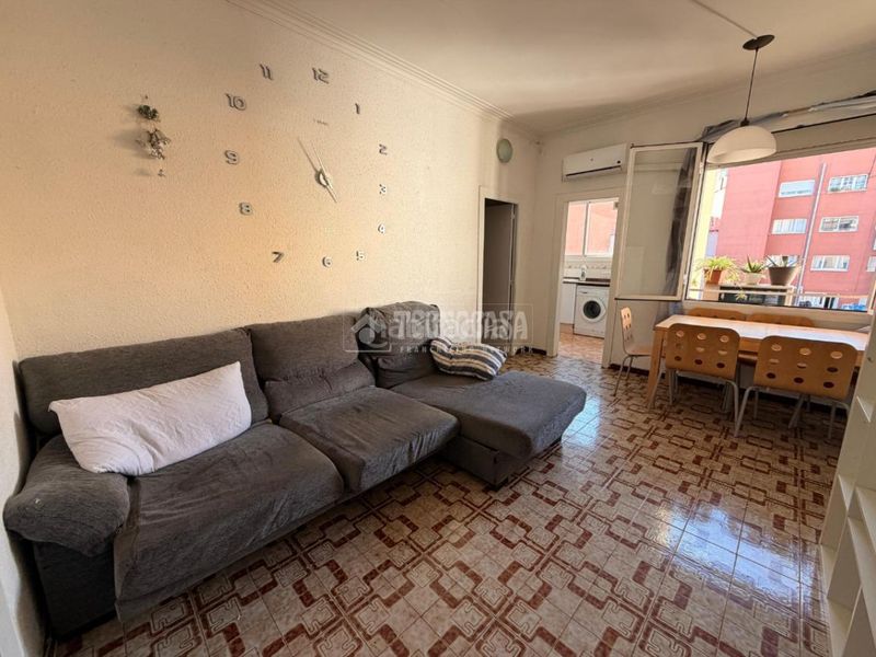 Foto 923f1240-d4d8-40e1-b1d8-3e305692530c. Pis a Guinardó Barcelona