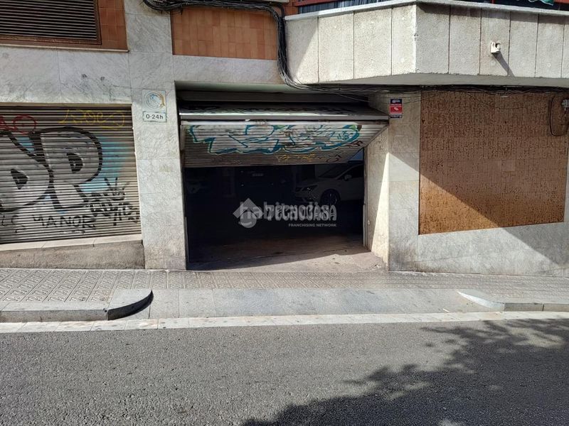 Foto ff8fa817-2f20-4082-91c2-4b226ff1f001. Aparcament cotxe a Guinardó Barcelona