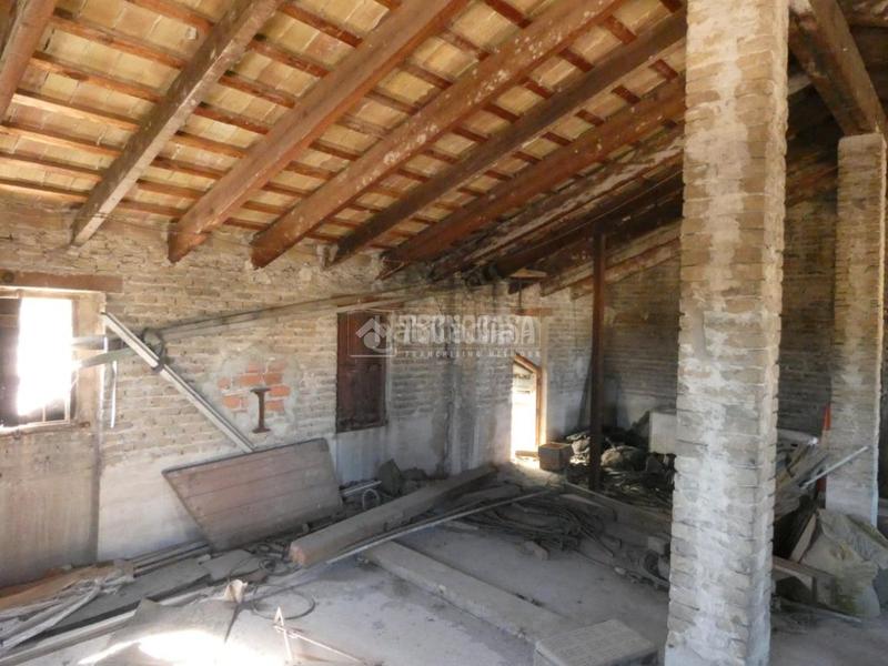 Foto e82b664e-8b6b-4984-873d-f562d5980184. Casa  en venta en El Castellar i l'Oliverar Valencia