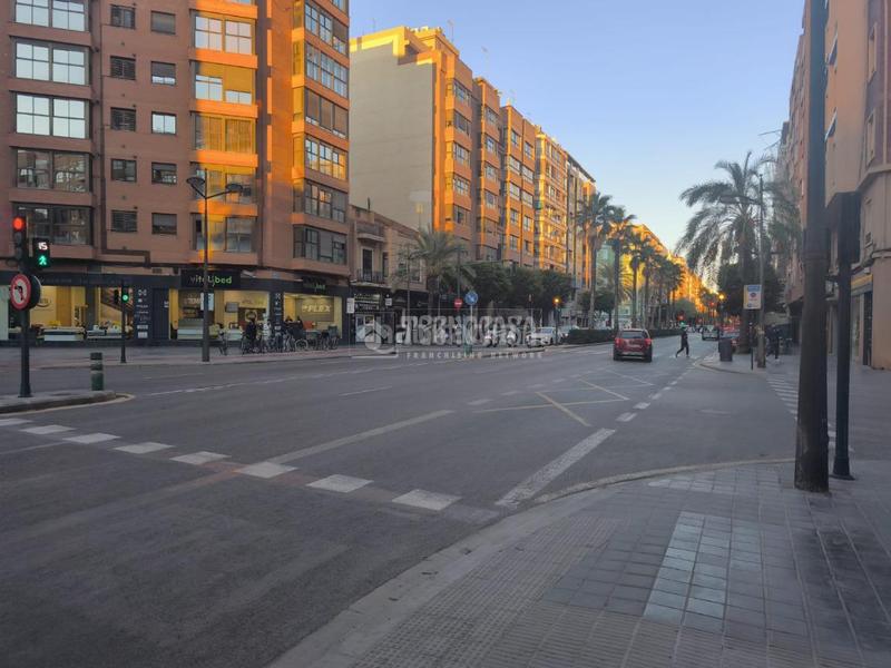 Foto 8ea7114a-47f3-4a87-b022-a8c4f1b4ea9a. Autoparkplatz in En Corts - Doctor Waksman Valencia