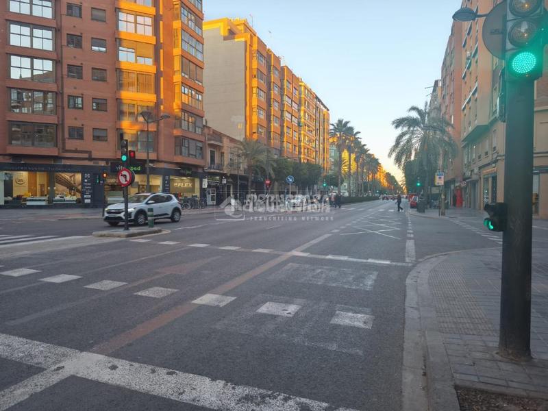 Foto cb067b4a-43f0-41cb-8752-bf4786e6c163. Autoparkplatz in En Corts - Doctor Waksman Valencia