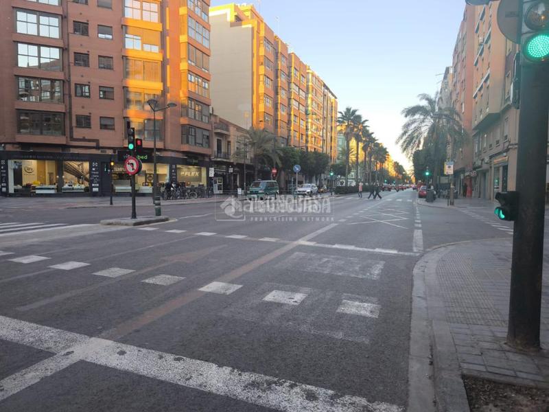 Foto d8c36ae4-5733-4ff1-9b66-b385b719c47a. Autoparkplatz in En Corts - Doctor Waksman Valencia