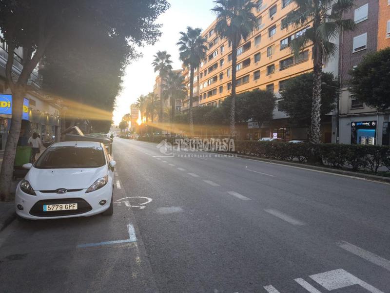 Foto f0e90f76-6464-458e-b099-7bbf32a101ec. Autoparkplatz in En Corts - Doctor Waksman Valencia