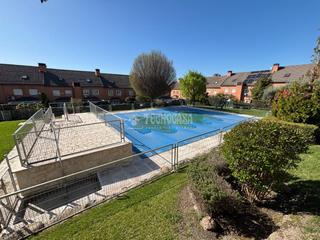Casa aparellada a Hispanoamérica-Comunidades. Casa en venta en valdemoro