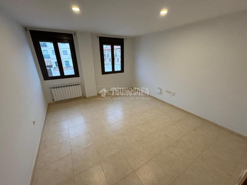 Foto add7e3a1-a8ac-46b8-87d4-87814f131210. Piso  en venta en Chinchón
