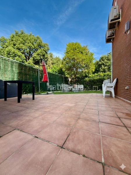 Foto d0254b30-e6c2-428e-a4eb-ad8eb8fc2419. Casa amb aparcament a Hispanoamérica-Comunidades Valdemoro