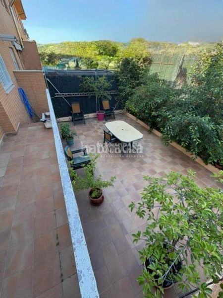 Foto 2ed814f5-70ad-42c7-b928-ce7d0b83e5fa. Casa aparellada amb aparcament a Hispanoamérica-Comunidades Valdemoro