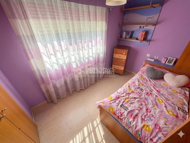Foto 385a076f-9c4c-43ce-9986-d902527ae0f6. Casa aparellada amb aparcament a Hispanoamérica-Comunidades Valdemoro