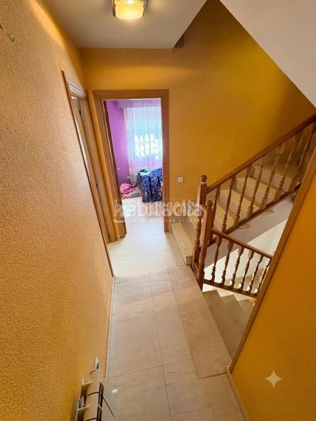 Foto aa044376-304b-4949-aa1c-ac2f2e673ff1. Casa aparellada amb aparcament a Hispanoamérica-Comunidades Valdemoro