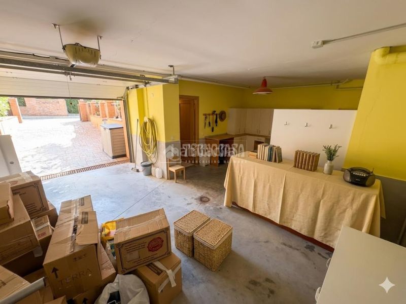 Foto cca359e6-a5db-4bfd-95d1-6016caecf11a. Casa aparellada amb aparcament a Hispanoamérica-Comunidades Valdemoro