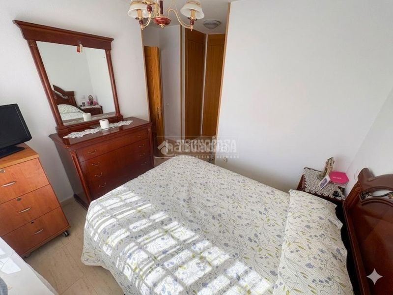Foto f1119a97-d1fa-478b-86e7-f3ade95d162a. Casa aparellada amb aparcament a Hispanoamérica-Comunidades Valdemoro