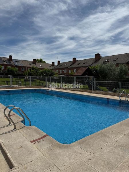 Foto 0a455155-0c64-4ffa-b851-8f44208862b0. Casa amb aparcament piscina a Hispanoamérica-Comunidades Valdemoro