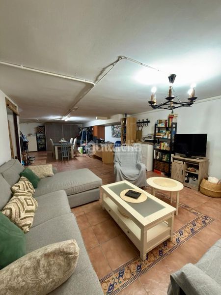 Foto 556c2871-5b89-41dc-b39a-737d88d3fa3d. Casa amb aparcament piscina a Hispanoamérica-Comunidades Valdemoro