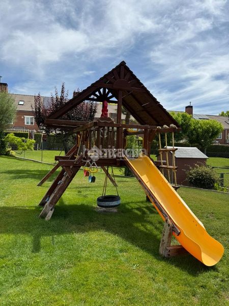 Foto b8a3b593-126f-4937-9951-dabbbd4a895c. Casa amb aparcament piscina a Hispanoamérica-Comunidades Valdemoro