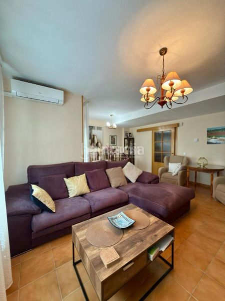 Foto ed566316-3ced-4ca2-882b-867bb7d1b466. Casa amb aparcament piscina a Hispanoamérica-Comunidades Valdemoro