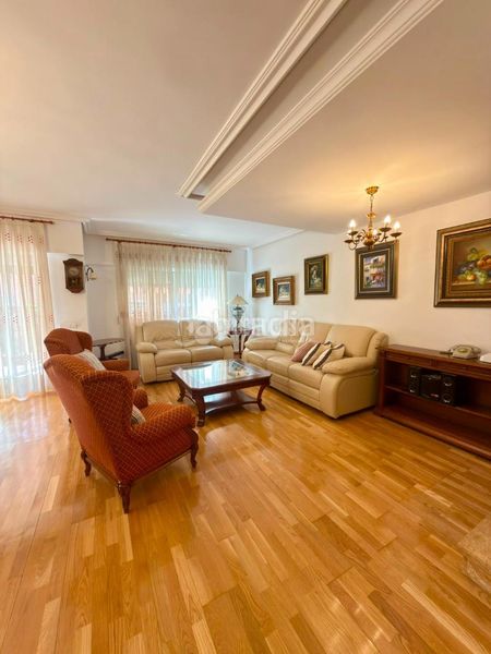 Foto 12cbee3c-de6e-4c48-a023-952d5fbaabff. Casa amb aparcament a Centro Valdemoro