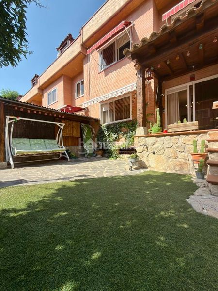 Foto 97358c2a-6a0f-4e75-bab7-a75a5da30a54. Casa amb aparcament a Centro Valdemoro