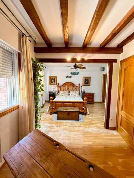 Foto f695c8d9-00f3-4db4-9fb9-86ab068082db. Casa amb aparcament a Centro Valdemoro
