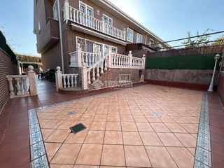 Doppelhaus in Altos del Olivar-El Caracol. Casa en venta en valdemoro
