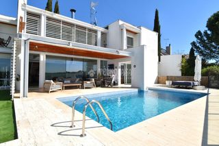 Maison à Norte. Casa en venta en villanueva del pardillo