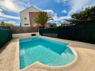 Casa aparellada a Villanueva de la Cañada. Casa en venta en villanueva de la cañada