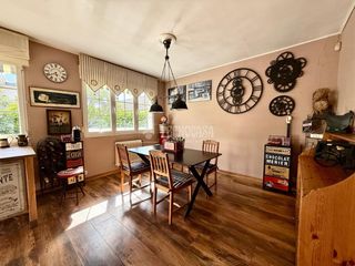 Maison jumelée à Villanueva de la Cañada. Casa en venta en villanueva de la cañada