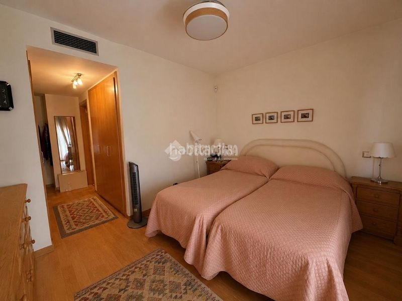 Foto 3cc1f49b-9352-48cf-8112-e37b71e6a3fb. Casa aparellada amb calefacció aparcament a Villanueva de la Cañada Villanueva de la Cañada