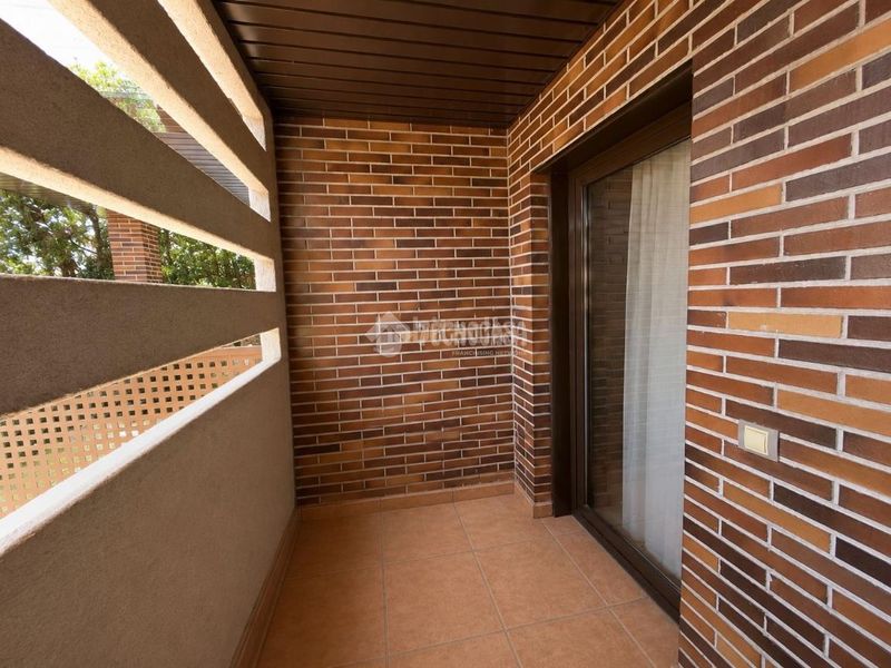 Foto 7334a5ee-102c-4b50-8b01-de5942b14fe2. Casa aparellada amb calefacció aparcament a Villanueva de la Cañada Villanueva de la Cañada