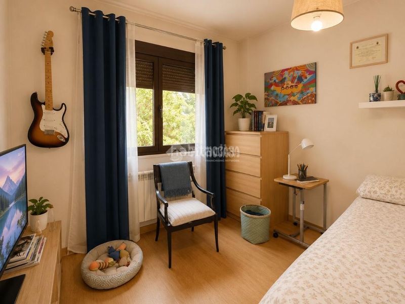 Foto 76c9e57d-2240-4565-ac87-d5af6ead1a71. Casa aparellada amb calefacció aparcament a Villanueva de la Cañada Villanueva de la Cañada