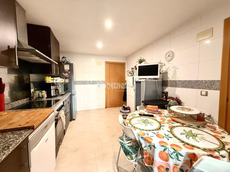 Foto 8eda3906-dbe0-4887-b6ba-4d75c1d12555. Casa aparellada amb calefacció aparcament a Villanueva de la Cañada Villanueva de la Cañada